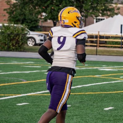 C/O 2028 l Defensive End l Roman Catholic l 6’3 215 l jeremygholston42@gmail.com | 484-437-8019