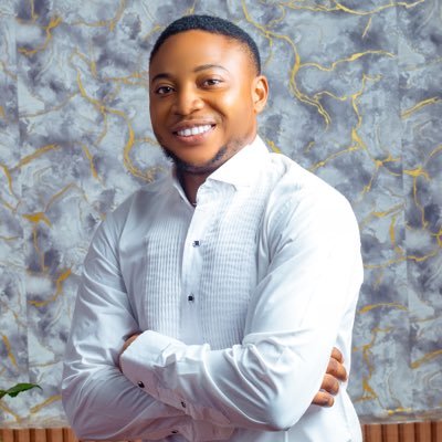 Educationalist,Perfect Gentleman, you are entitled to your opinion as I am mine, Not a Gen-Z,Insult me =| Chelsea fan| lover of good music 🎶 |Love Luxury .
