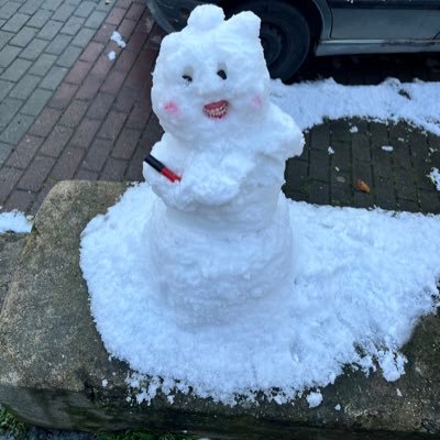 sebuherself's profile picture. Tanrının uçak modunda unuttuğu kuluyum