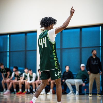 6'1 Guard - Class of '26/ Post Grade 27’ | Beaver Country Day School | @Team_whitemamba | Instagram - Humbleathlete