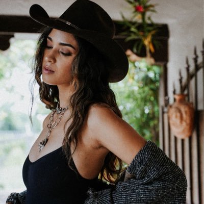 Lover. Singer. Songwriter. @WDLNDHLLSRPG resident. PARODY ACCOUNT