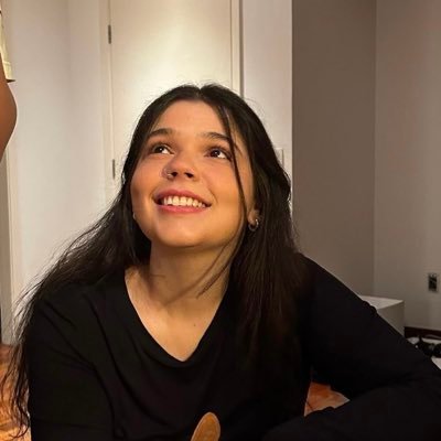 O primeiro acervo dedicado a jornalista e produtora @giiovanaromania ✨
