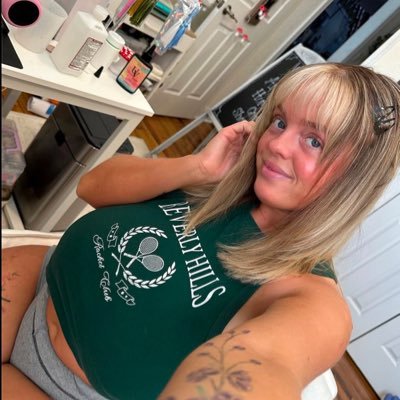 I am a certified massage therapist with 4+ experience in providing therapeutic massage to help you unwind, relax, and release built-up tension.
