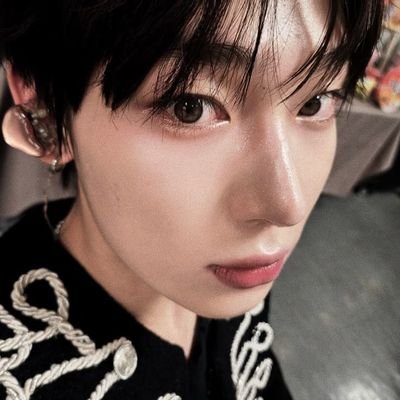 alicebostata's profile picture. 🦄 = eu                                                                             ela/dela