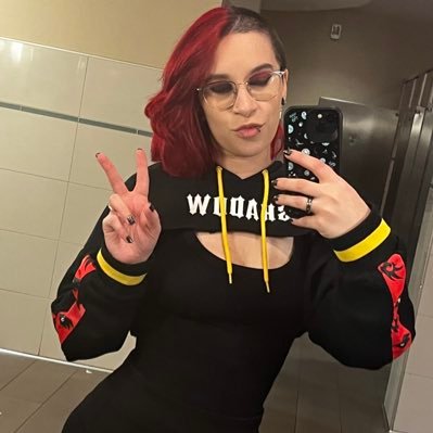 27 • Autistic Twitch Streamer ✌🏻Gamer Gorl 👾 Crystal Obsessed Witch ✨ Disney Nerd 🏰 Horror Enthusiast 👻 WWE Fangirl 👊🏻
