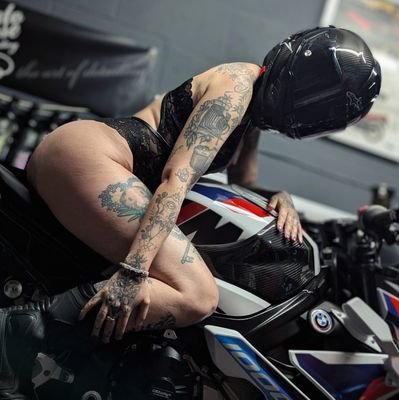 Biker Girl, petrol head and love a good ride 😉🏍️ I ride BMW M1000R and Triumph Street Triple 765 Moto2 🍒💋 FREE OFs link below 👇💦😜🔞😈