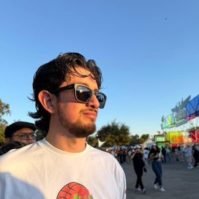 14/14vos de Doctor //
Doctor de día, Spider-Man de noche // 1.80 m de puras crisis existenciales con algunas pizcas de alegría // 26 años