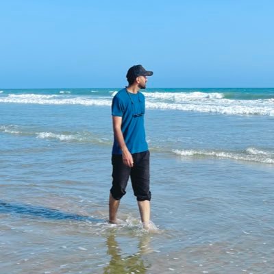 چه نیاز باشد آن زر که به ذره ای نیارزد سگ کهف باش اما، به تو اعتبار باشد