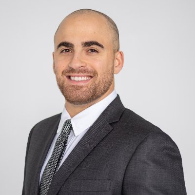 @EmoryMedicine ‘25 | @UMich '19 | A brain that likes other brains | Chef in kitchen and on basketball court | Pres. @aans_Emory | #MentalHealth #Meditation