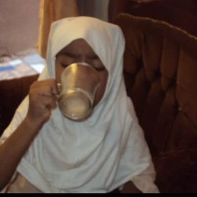 اكتِب عندما أشعُر و حين أشعر اكتبُ الكثير/ إن لي بلداً جميل مثلُ جنة حسدنا عليها ابليسُ الحرب