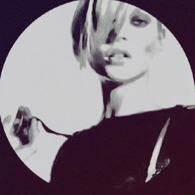 miyumiyu3102's profile picture. 大人 会社員 映画鑑賞 ❤︎わたしの好きな言葉 ❤︎ La parure, quelle science! La beaute, quelle arme! La modestie, quelle elegance! -Gabrielle Bonheur “Coco” Chanel-