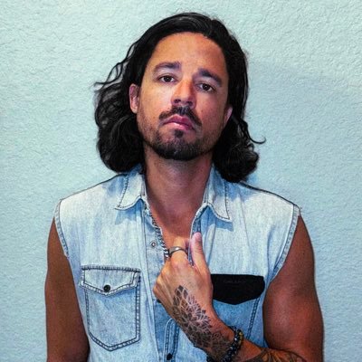 aranandrade's profile picture. Futurist & Web3 marketer. Interested in the intersection of technology & society. Trying to make sense of it all.