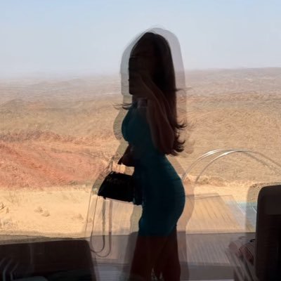 𝙗𝙚𝙖𝙪𝙩𝙮 ,I am the woman who Beautifully dressed and the goddess - self-love