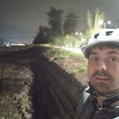 PhD, computín. Positivista (tipo Viena), pragmaticista (tipo Peirce).