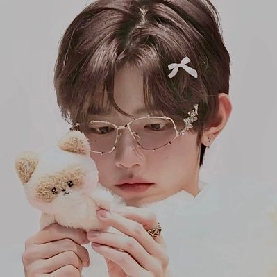 ✧.* #₊˚ ʚ she / her ᗢ # ୭̥ . ᗢ multistan ⋆₊˚ ᗢ ✧ ✦ don’t forget your seatbelt! ~ PL / ENG ~ ✧. ZB1 addicted #~ ʚ ✧.* ᗢ ~ 95% zb1 ~ 3% kbeauty ~ 2% shitpost # ₊˚