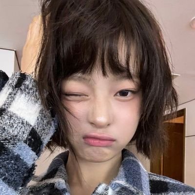 iloveorose's profile picture. eu e a hanni vendo bl dos geminifourth