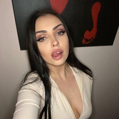 Polish Queen # A Real Female Sadist. A Deadly Beauty Queen. With a big heart for animals and no mercy for sub. FINDOM - Paypal, Gift cards, Blik.