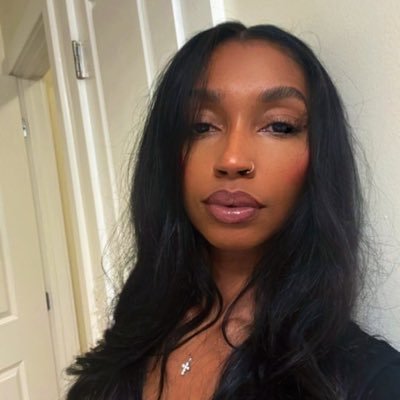 Mama, IT, Realtor & jewelry designer #BlackTechTwitter #WomeninTech ♏️🌶 IG: itspocaaa / statement92