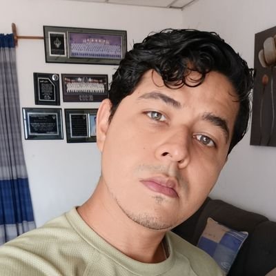 Ya Dios me perdonó, faltas tú | doctorado en perreo |
Primun non nocere ⚕️
IG: @elkechy