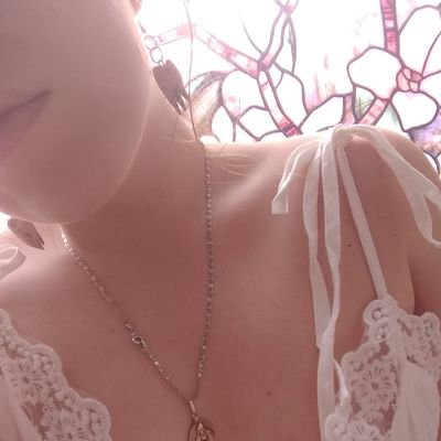 Demasiado curiosa.
Aquí solo para ver y admirar... probablemente también subir algo 👀 DM abierto 💗