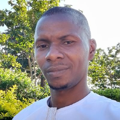 Relator, Interior and Exterior Decorator, An Obedient Soldier. And a lover of Arsenal FC. A lover of a new Nigeria is POssible..