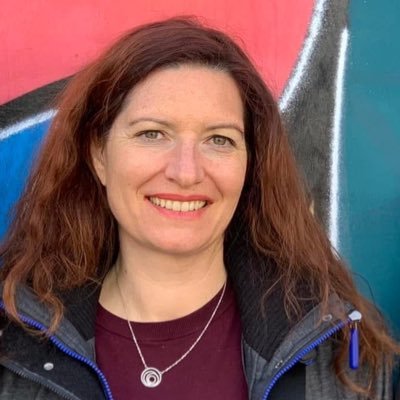 CecileTinturier's profile picture. Au fond de moi sommeille, un continent de démons et merveilles.