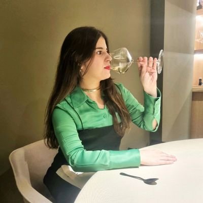 Cocinar es como amar, hay que hacerlo sin miedo, o mejor no intentarlo.🔪
+Merodeando por los fogones.👩🏻🍳
Guisando en Taberna Miguel.
📌Bailén- Jaén