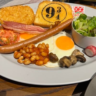 あんスタ(茨、こはく)、ロマサガRS、ツイステ(ヴィル、トレイ)、アイナナ(千、大和)など(主に遊んでいる順) これから蓮ノ空(夕霧綴理)推す予定❤ 変わらずTOP4(レト牛)は好きです😊