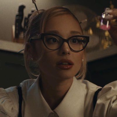 ToxicOxie's profile picture. 18 | multifandom💜| he/him | complains a lot | in my flop era | can be CUNTroversial | shitposting | NOT a stan account |🩷🩵💜