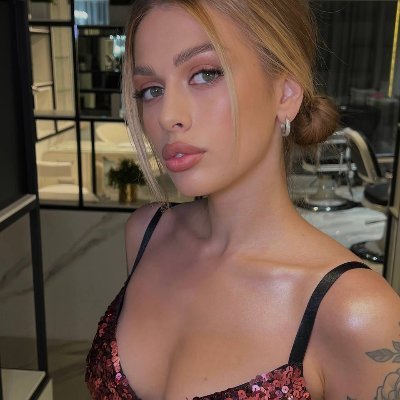 tania5455391214's profile picture. 