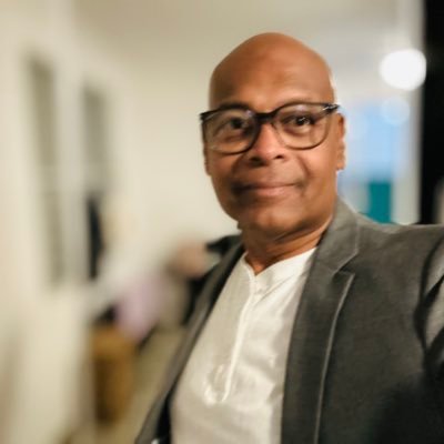 Buscar la historia es un poco Fácil; encontrar la Verdad es un Poco Más Difícil; ATT, Omar Salgado