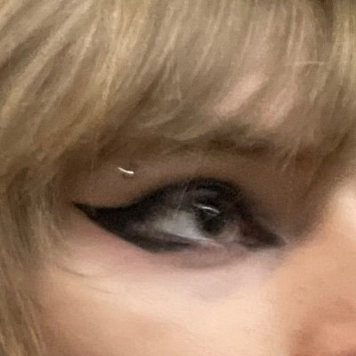 I am Gwen 😸 | 23 | No Minors | She / It | SEA | Priv for moots : @HouseOvGlass