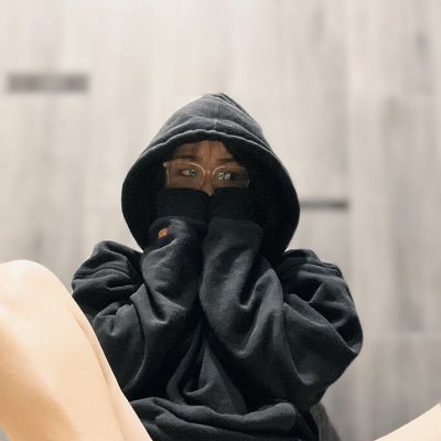 RaphaelleS47631's profile picture. 急用です! ! !私のツイートをご覧になります