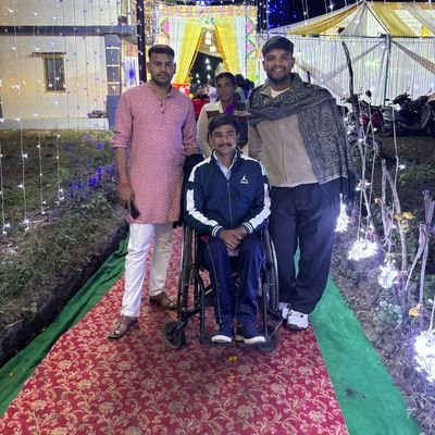 एकम् सत् विप्रा: बहुधा वदन्ति
(सत्यमेव जयते)
कर्मण्येवाधिकारस्ते मा फलेषु कदाचन। मा कर्मफलहेतुर्भूर्मा ते सङ्गोऽस्त्वकर्मणि॥