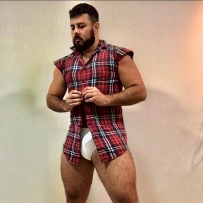 Motorista de Aplicativo e jogador de Vôlei, conhecido nas redes sociais como Bumbum de milhões. Direct liberado para Parcerias 😈