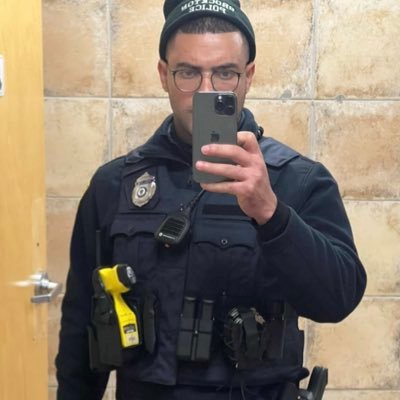 YoungGSilva23's profile picture. The only real progress lies in learning to be wrong all alone.🇨🇻🇧🇷🇵🇹