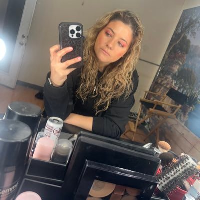 Professional MUA Licensed Esthetician // YouTube Brews Before Brows // Check out my makeup classes at Creation Entertainment Supernatural Conventions (she/her)