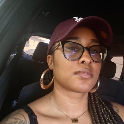 regular degular lady who likes to laugh at random shit and talk shit…most of the time.