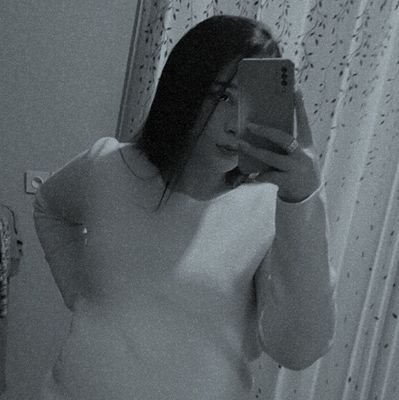 Melika_hn03's profile picture. مگذار که غصه در میانت گیرد