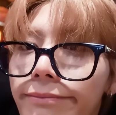 hawktws's profile picture. jobless AND unemployed 😭