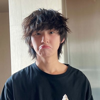 ez5ucFuhr768577's profile picture. 