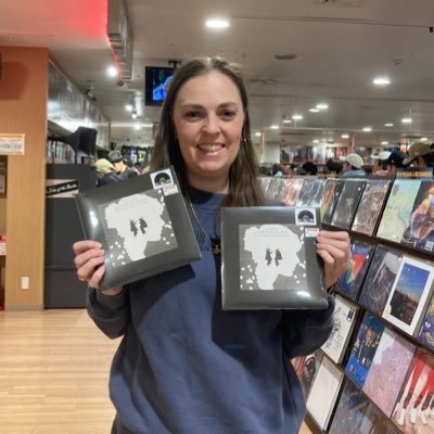 Mom of ✌️in Tokyo and a huge Swiftie! 🎶 Here for all things Taylor Swift 🫶🏻 Join me as we celebrate every note and lyric together👏🏻 @emilymaitland