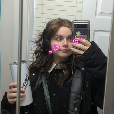 StarznStaplez's profile picture. • 18 • cat mom of FIVE • jr tattoo artist • aspiring musician • space fan • nightwing is my wife