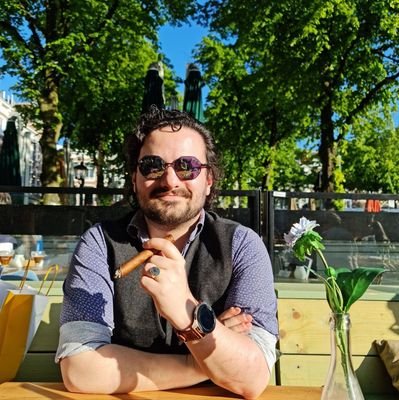 31, Dutch, F1 & Feyenoord fanatic.
Enjoys reading and writing.
I believe in conviviality and science, romance and red wine.
