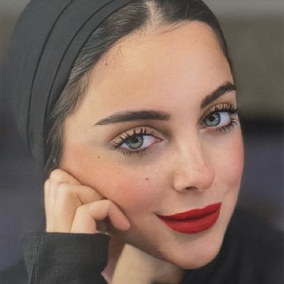 إنها من الطراز شديد الحساسية
والتوتر كتلة أعصاب تمشي على
قدمين لا يوجد جهاز عصبي
يتحمل كل هذا القلق🍁✨