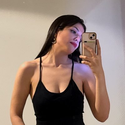 Piinkerbelle's profile picture. Feminist