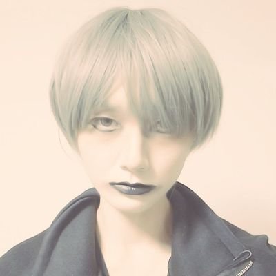 coma 「Area jacta est」創始者
一人で音楽やってます。
闇堕ちミュージシャン・ダーク・V系・ラルク・厨ニ・ゴシック・ホラー的な要素好き💀