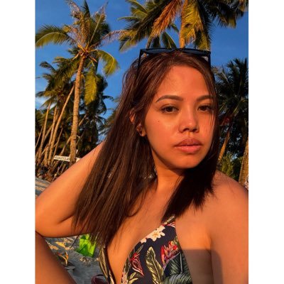 bakedmaki's profile picture. G O L D E N ✨