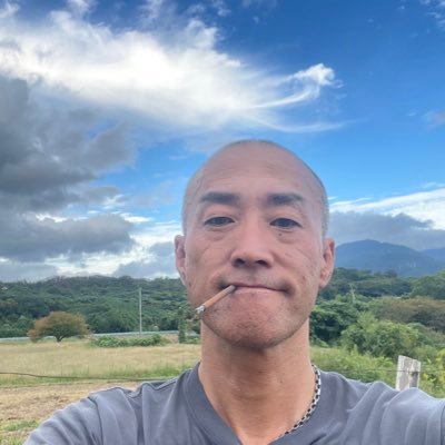どちらも使っていますが、本アカは復活しました、こちらです。こちらも見ていますが、もし本アカを知らない方は本アカのフォローも宜しくお願い致します。@AfSEOmrvJE873766