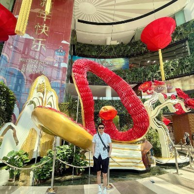 我們來這個世間只有一次,百年之後,沒你也沒我,我們拼搏一生,帶不走一磚一瓦,我們執著一生,帶不走一絲牽掛,人生苦短,世事無常,吃你想吃的飯,見你想見的人,看你喜歡的風景,做你喜歡的事情
